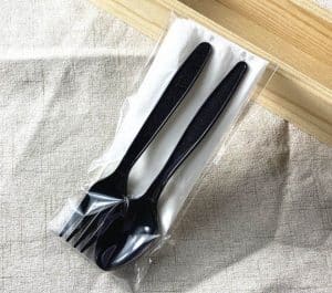 قاشق و چنگال یکبار مصرف مشکی در بسته بندی پلاستیکی